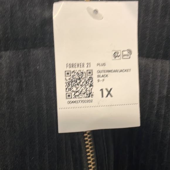 F21 velour black puffer jacket with pockets - Picture 3 of 5